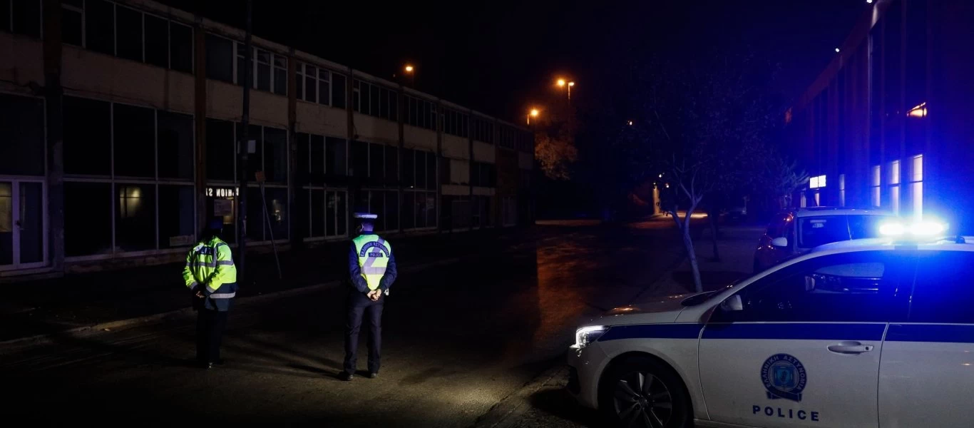 Τα έκαψαν οι τσιγγάνοι στον Ασπρόπυργο: Πέταξαν πέτρες και μολότοφ σε αστυνομικούς